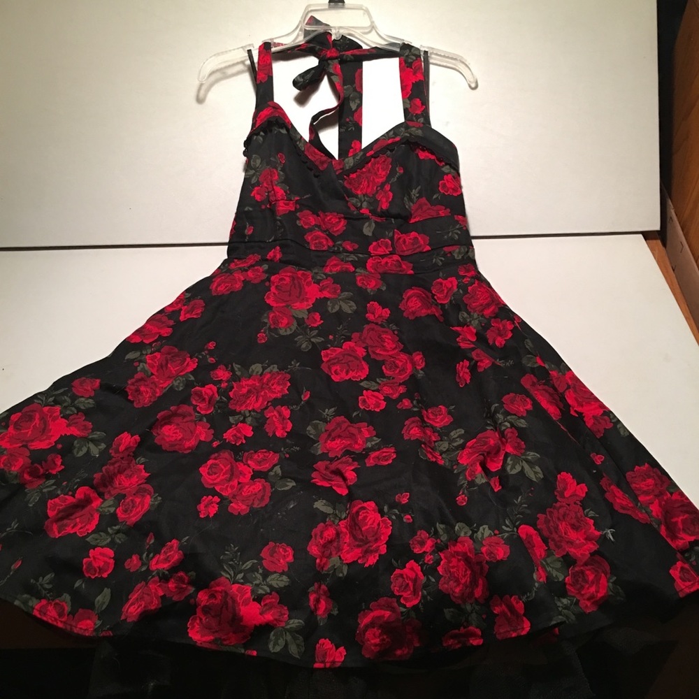 Hot topic rose halter dress